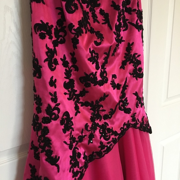 Appliqué Hot Pink Mermaid Gown, Sz 4 - Picture 3 of 16
